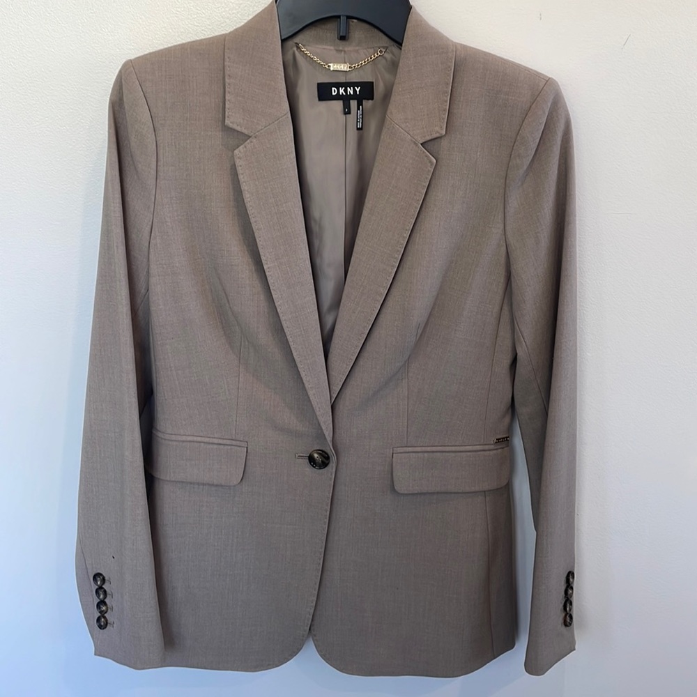 DKNY single breasted career work capsule church classic taupe blazer. Size 2